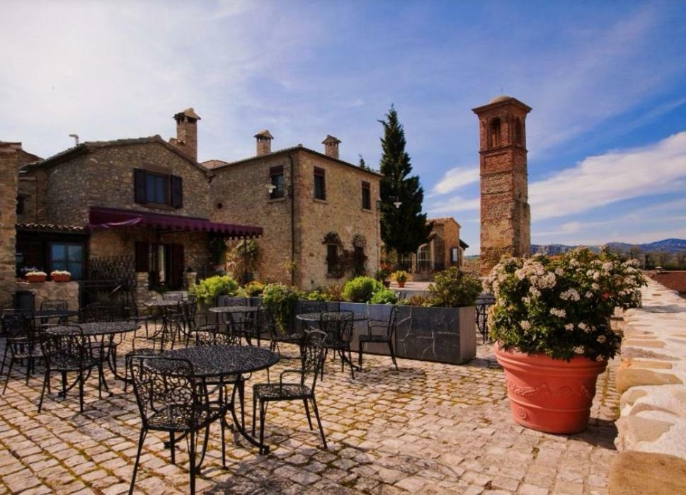 Castello Di Albereto Hotel Trarivi Eksteriør billede