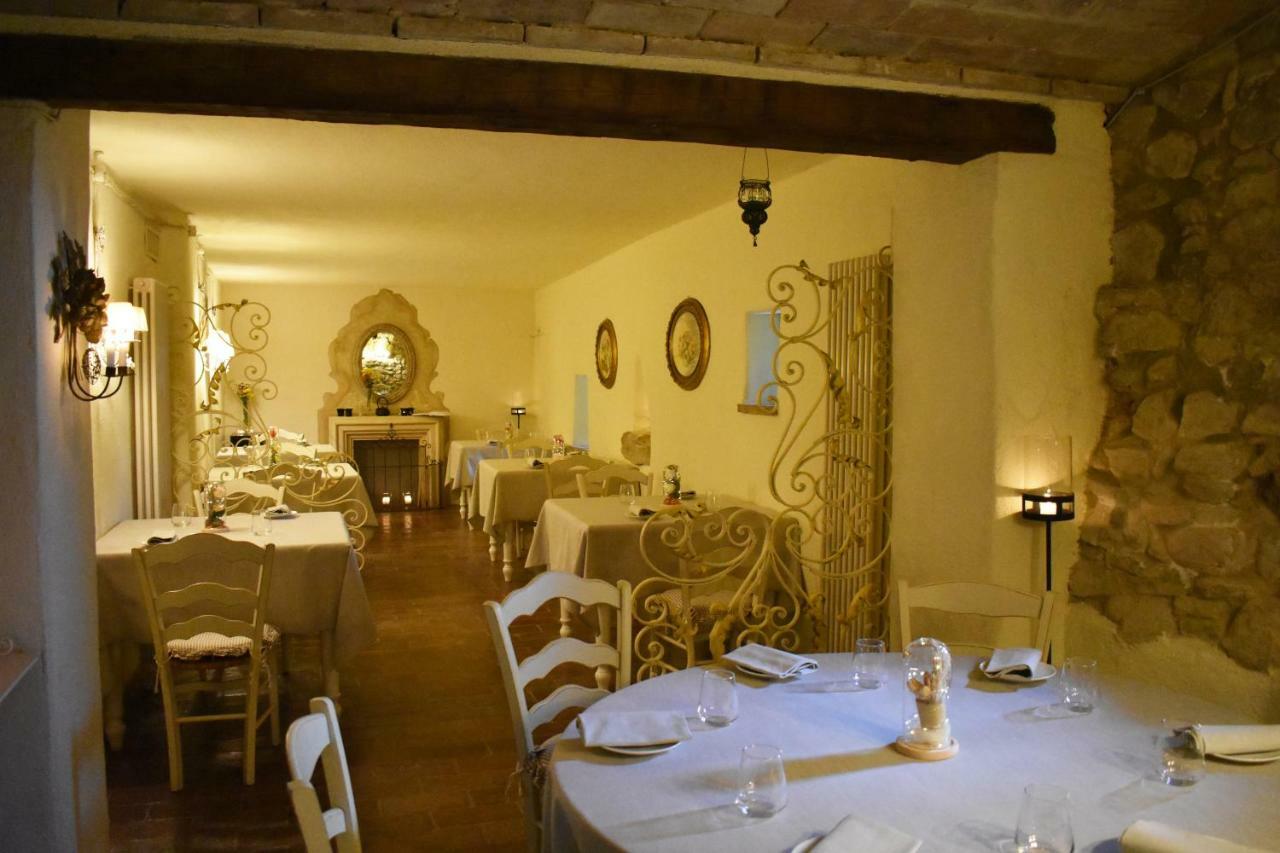 Castello Di Albereto Hotel Trarivi Eksteriør billede