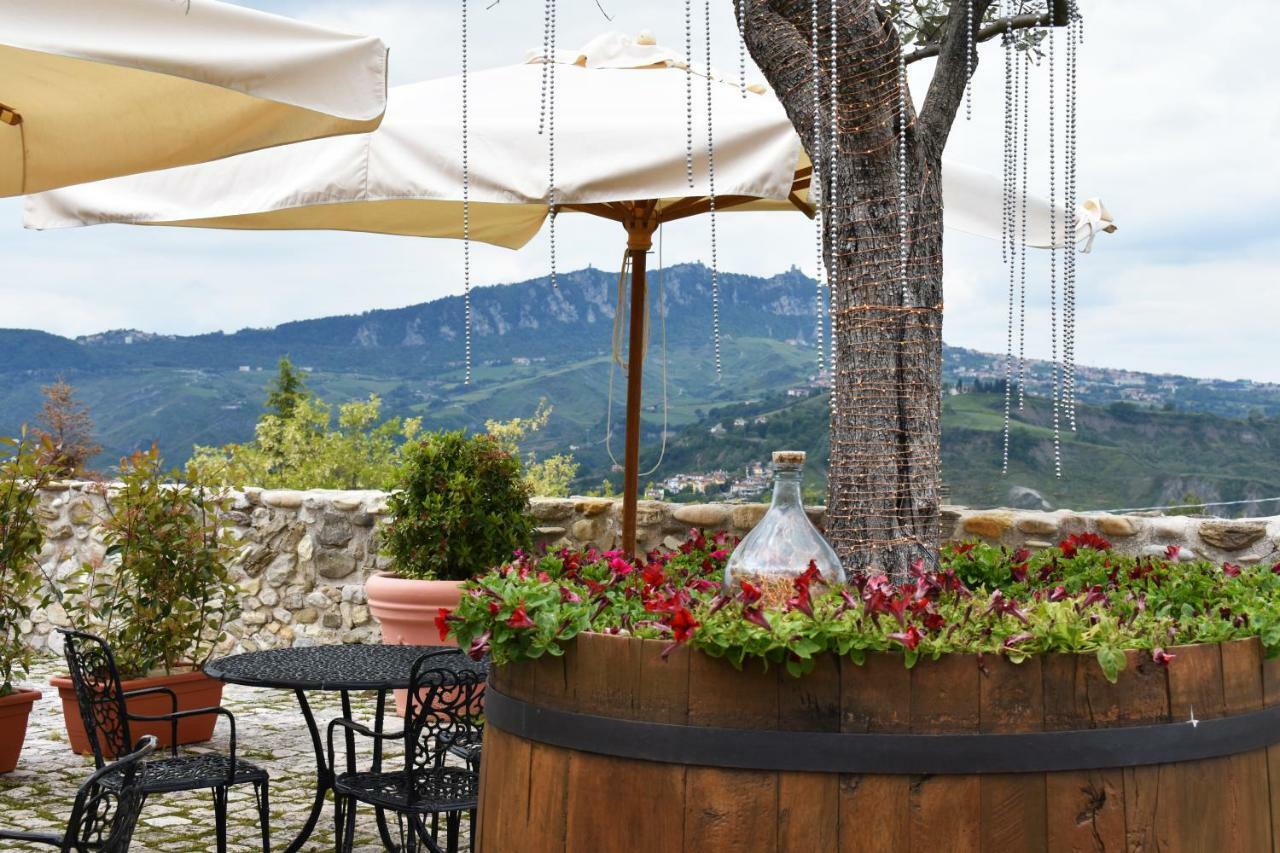 Castello Di Albereto Hotel Trarivi Eksteriør billede